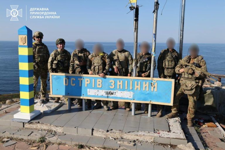 Держприкордонслужба хоче зареєструвати фразу про російський корабель як торговельну марку. У ЄС виступають проти