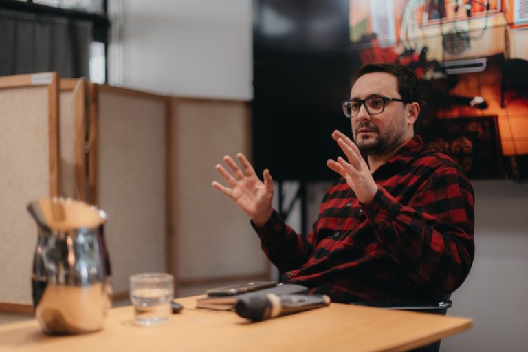 “Ми в умовах, де маємо стрибати не вище власної голови, а вище десяти власних голів”, – письменник Мирослав Лаюк