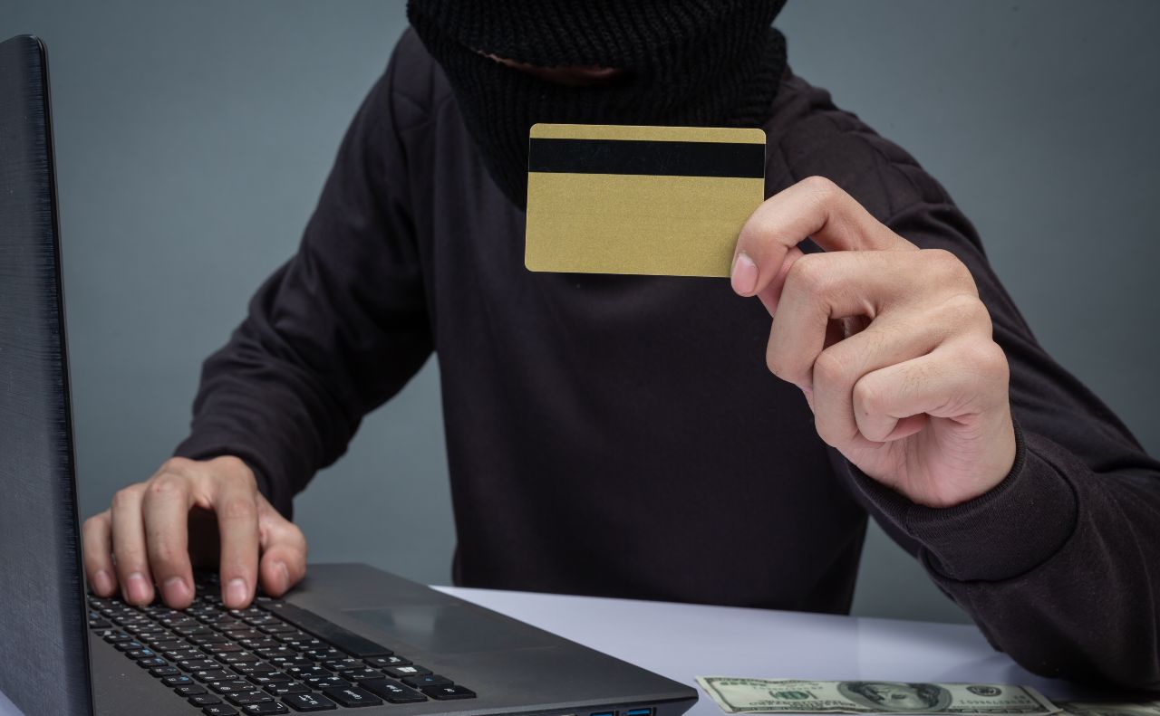Ні бонусів, ні грошей: прикарпатець втратив 55 тисяч через шахраїв