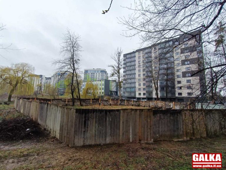 Нас це теж турбує, але не можемо вплинути, — утримувач міського озера про будівництво церкви