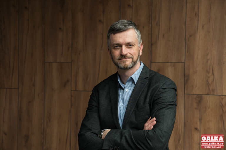 “Найкращий спосіб перемогти фейки – не пускати їх в своє життя” – Віталій Надурак, доктор філософських наук