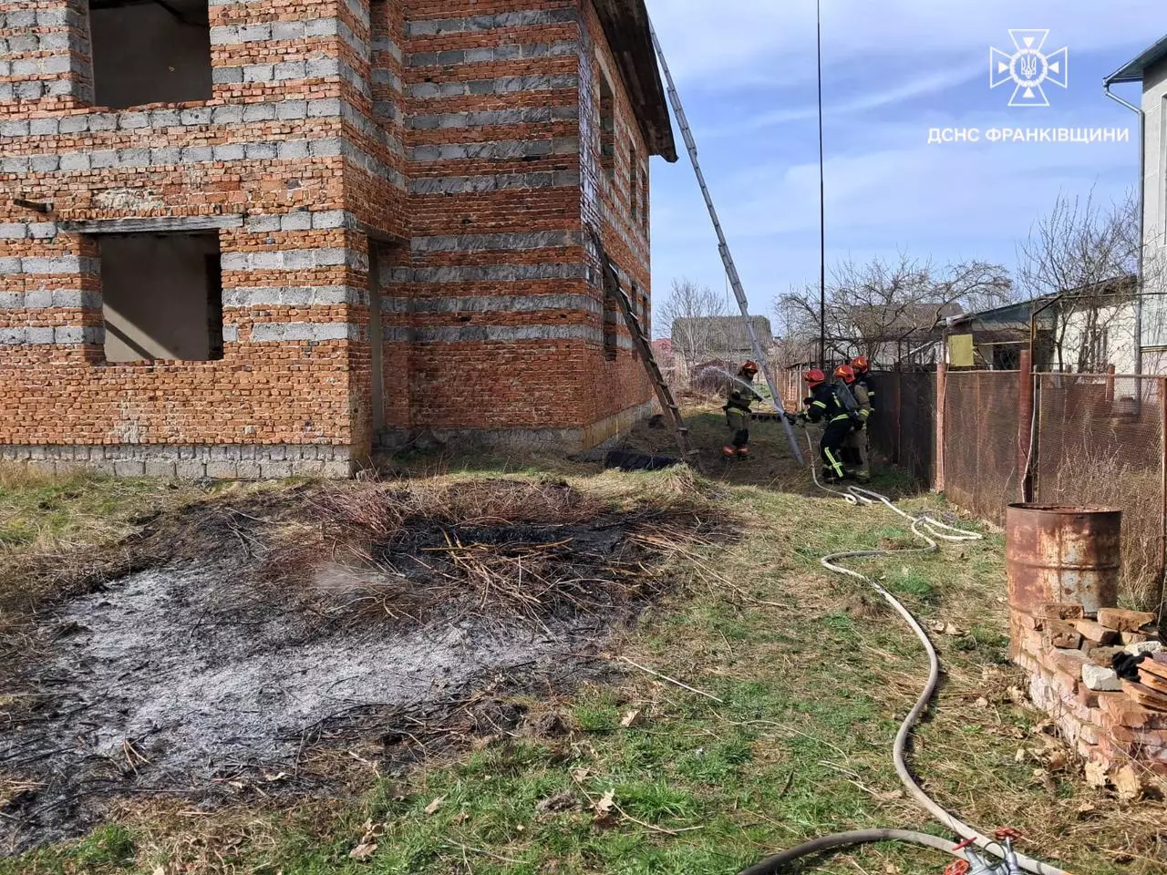 У Підпечерах та Вигоді горіли житлові будинки: обійшлося без жертв (ФОТО)