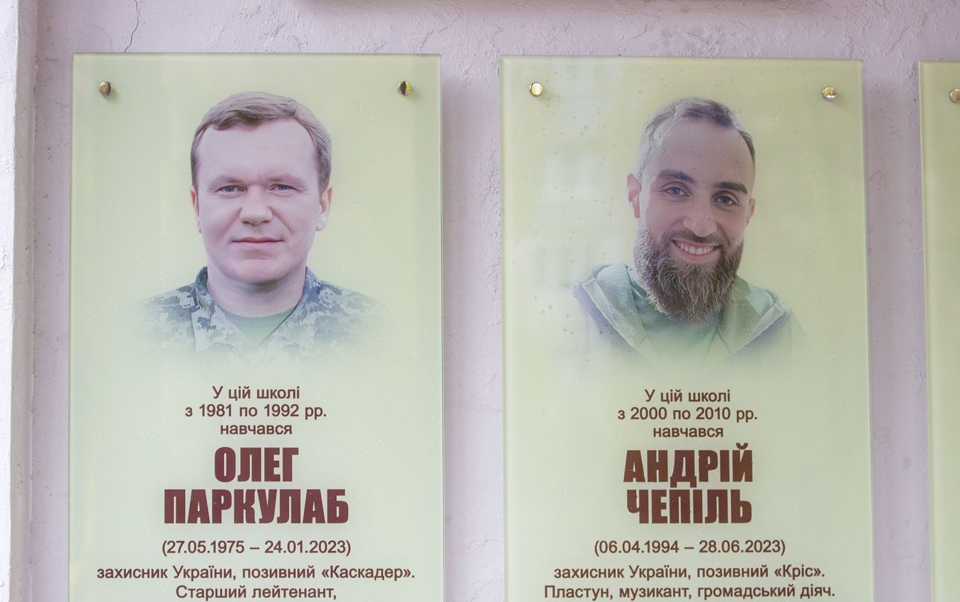 У Франківську загиблим героям Андрію Чепілю та Олегові Паркулабу відкрили анотаційні дошки (ФОТО)