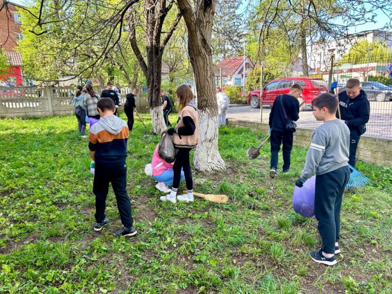 У Бурштині містяни долучилися до всеукраїнської акції “За чисте місто” (ФОТО)