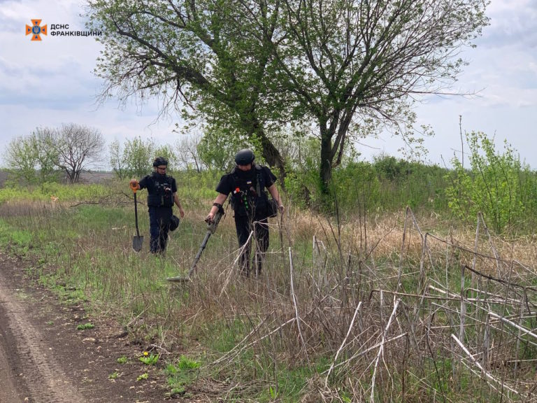 За два тижні прикарпатські сапери знешкодили на Донеччині понад сотню вибухівок (ФОТО)
