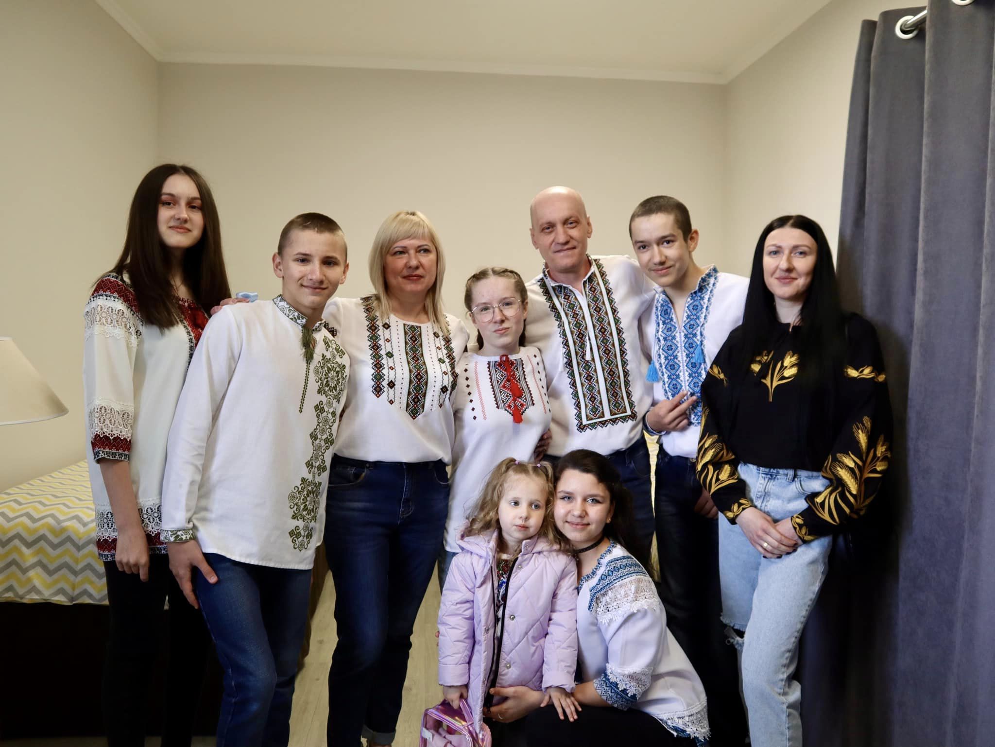 Херсонському подружжю з п’ятьма дітьми надали будинок у Коломиї (ФОТО)