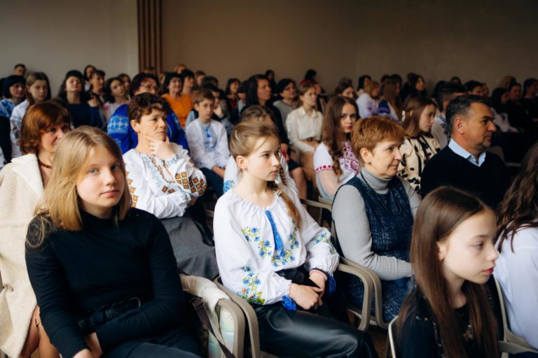 Понад 170 прикарпатських школярів взяли участь в олімпіаді на знання Біблії (ФОТО)