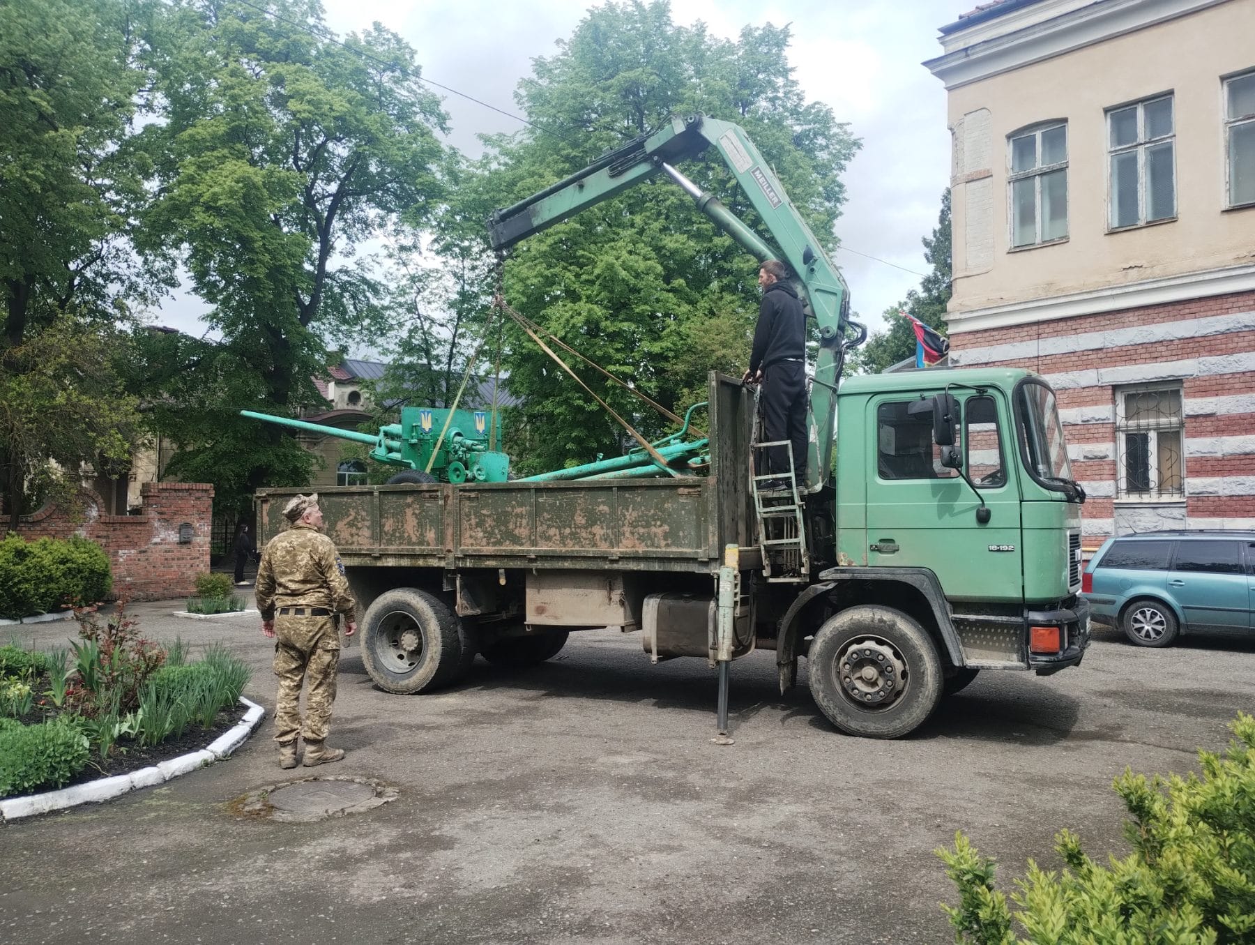 На Городенківщині знесли радянський пам’ятник гарматі (ФОТО, ВІДЕО)