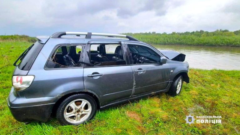 Втопили автомобіль та спалили одяг: подробиці резонансного грабежу на Прикарпатті (ФОТО)