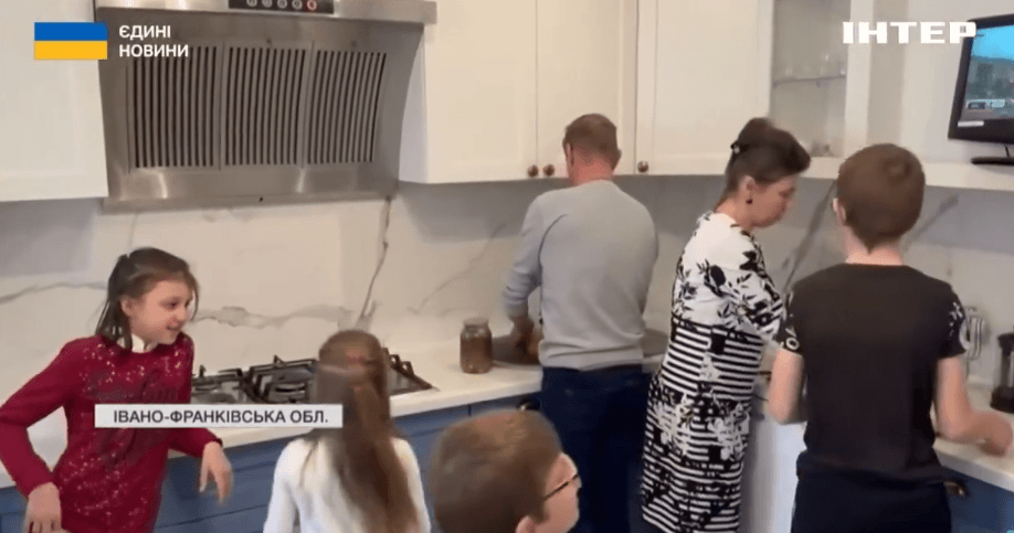 Подружжя з Коломиї взяло на виховання дев’ять дітей (ВІДЕО)