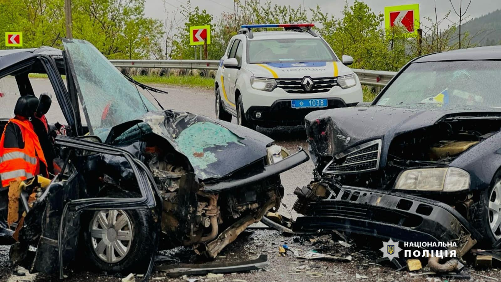 “Мерседес” виїхав на зустрічну: відомі деталі автотрощі у Делятині (ФОТО)