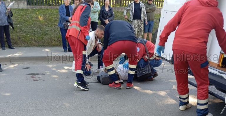 У Вовчинці під колеса авто потрапили двоє пішоходів, вони в лікарні (ВІДЕО, ОНОВЛЕНО)