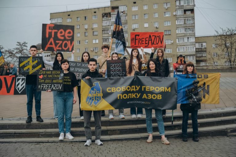 Там досі лютий: франківці закликають повернути полонених захисників (ФОТО)