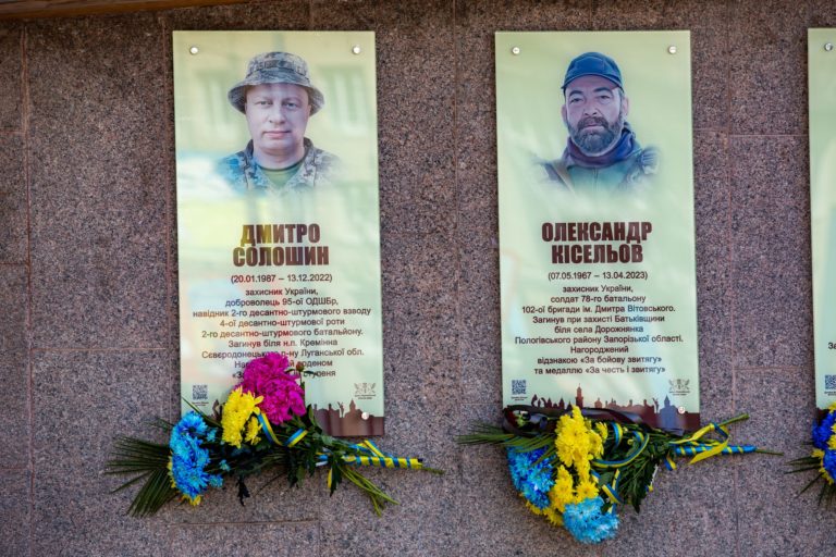 У Франківську відкрили пам’ятні дошки воїнам Дмитру Солошину та Олександру Кісельову
