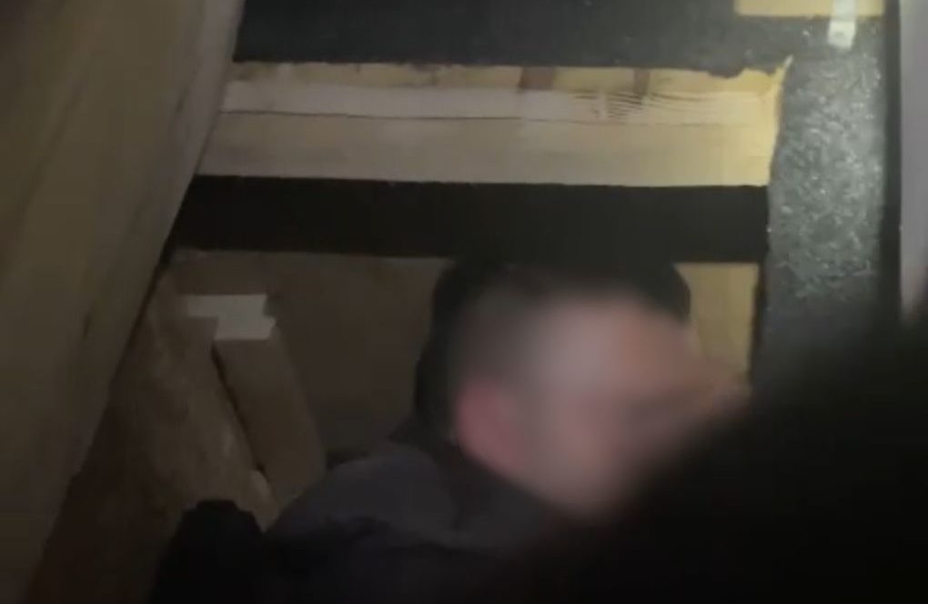 Сховався у ніші для багажу: на кордоні з Польщею затримали прикарпатця (ФОТО, ВІДЕО)