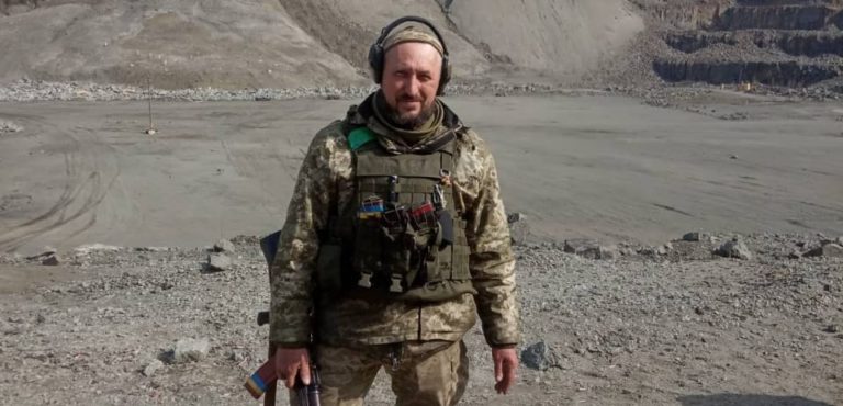 “Щоб дітям не довелося брати зброю”: боєць Сергій Прокопчук після поранення служить в ТЦК на Прикарпатті (ФОТО)