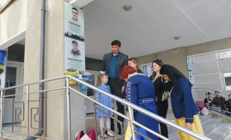 У Калуському ліцеї відкрили пам’ятку дошку Герою Роману Корвацькому (ФОТО)