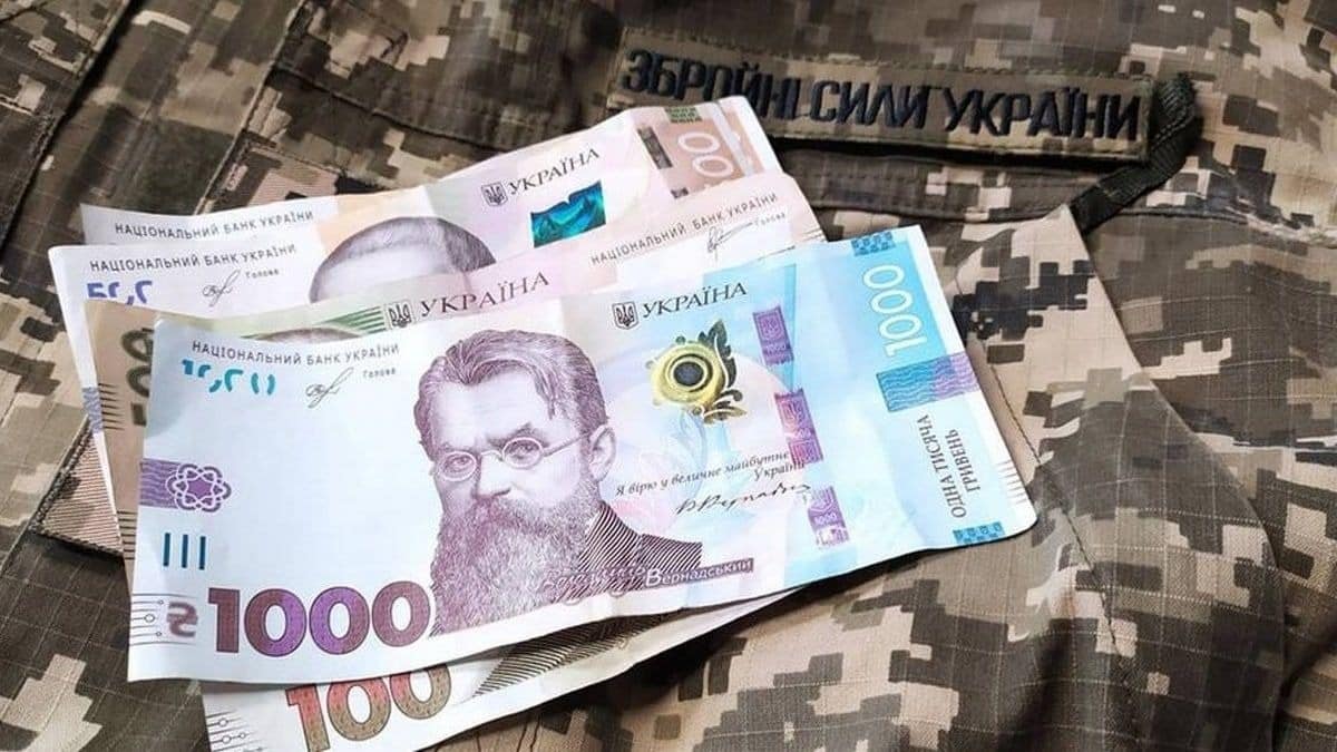 Найчастіше отримують гроші на амуніцію: які найпопулярніші послуги для військових у франківському ЦНАПі