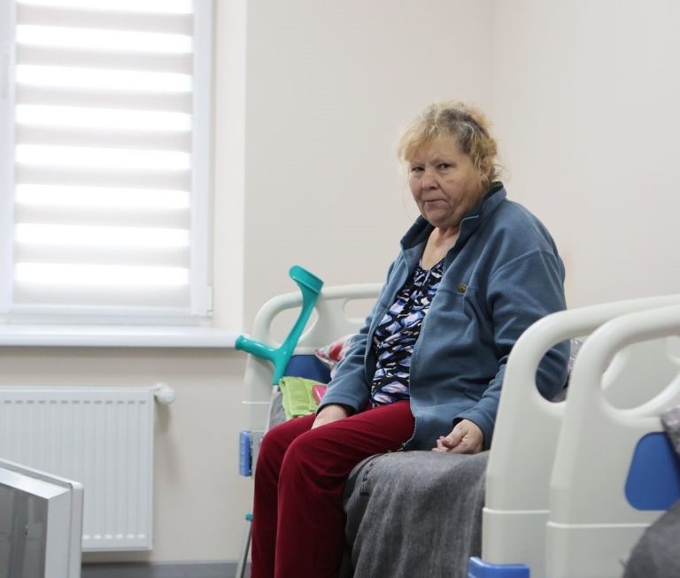 “Зараз у мене все добре, тільки душа не на місці”, – історія херсонки Людмили, яка знайшла прихисток у Франківську (ФОТО)