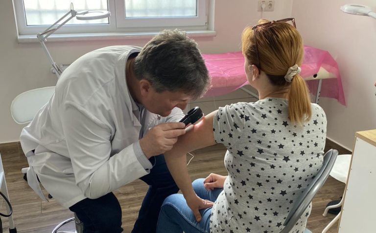 У кожного десятого безплатно обстеженого франківця виявили передраковий стан меланом