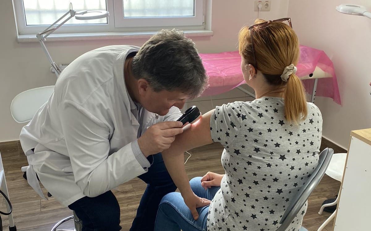 У кожного десятого безплатно обстеженого франківця виявили передраковий стан меланом