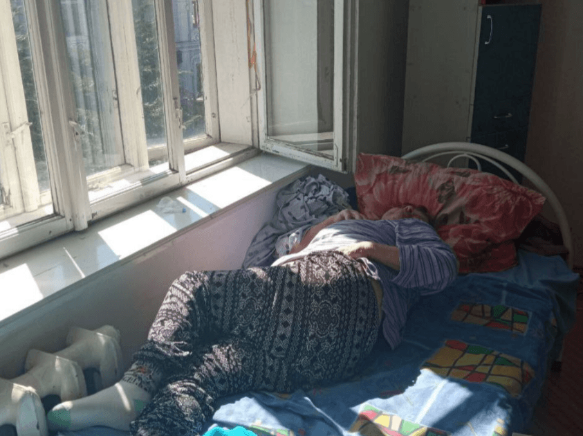 Підопічний не був на вулиці близько 5 років: у франківському приватному будинку престарілих виявили порушення (ФОТО)