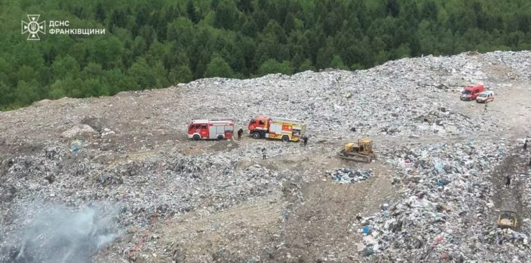 Поблизу Франківська горіло сміттєзвалище (ФОТО)