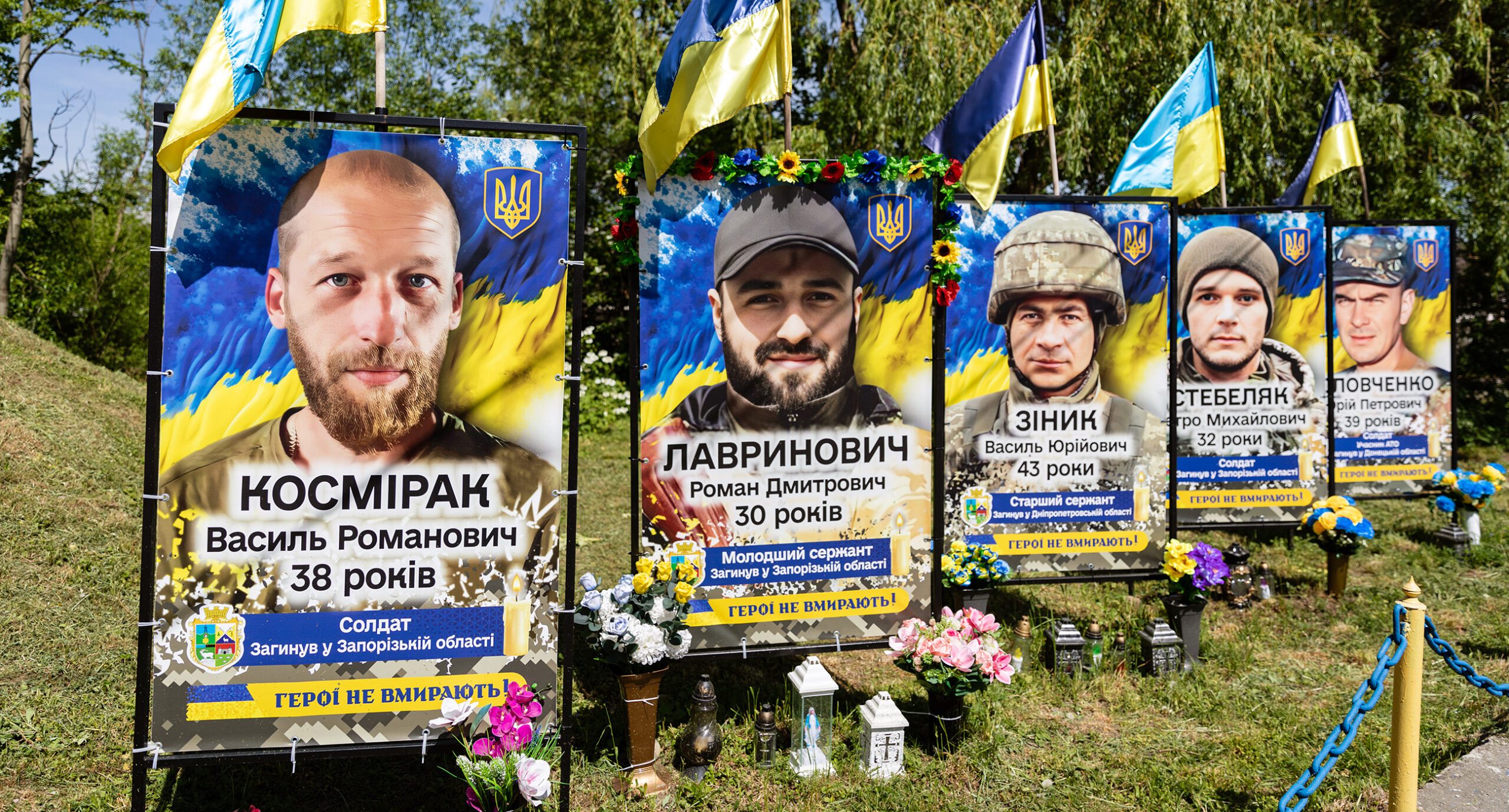 «У ньому було все найкраще». Як Пасічнянська громада береже памʼять про загиблих героїв (ФОТО)