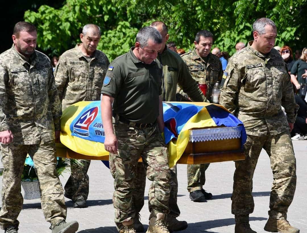У Рогатині попрощалися із полеглим військовослужбовцем Віталієм Братусем (ФОТО)