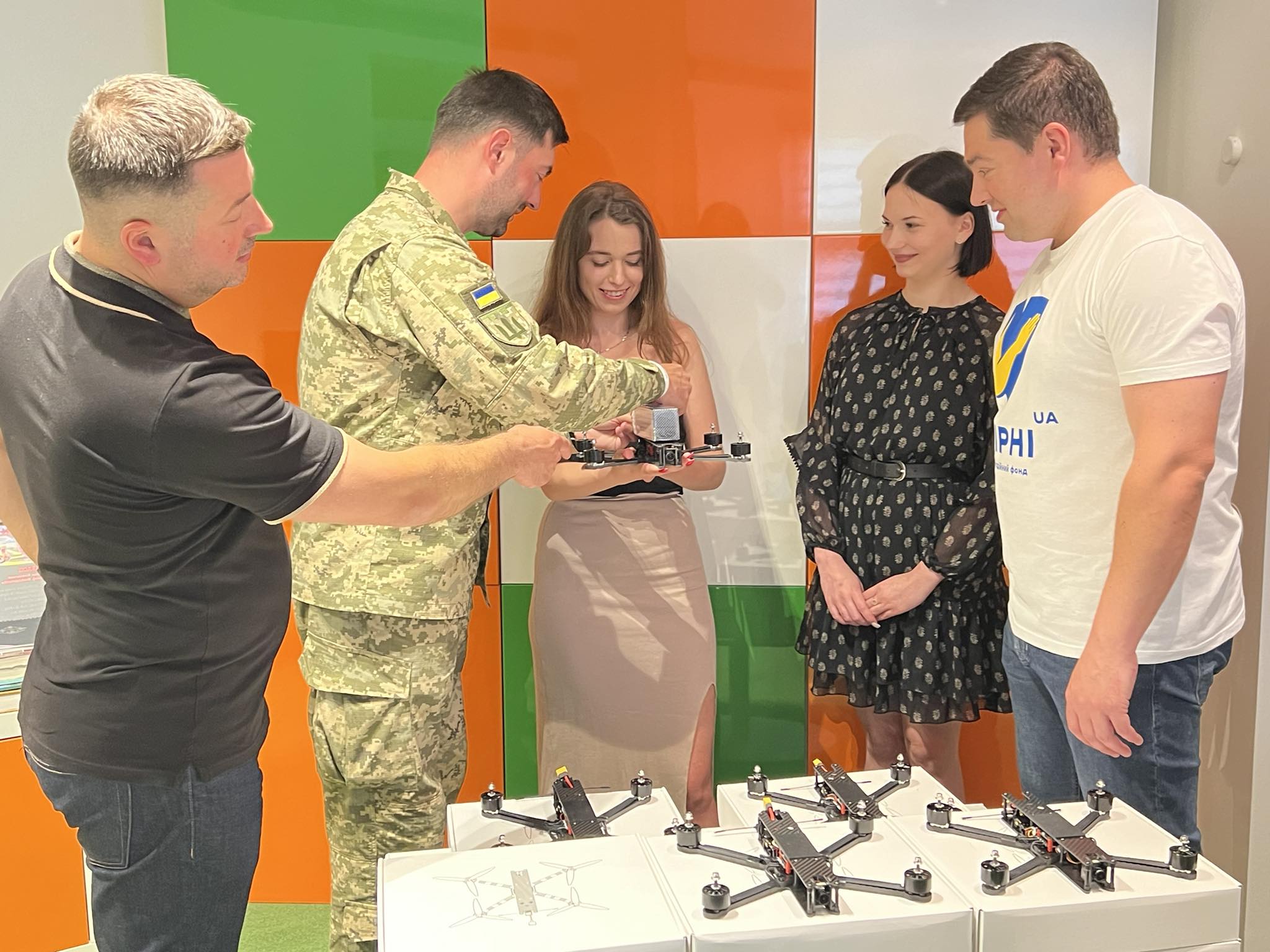 Студенти франківських університетів об’єдналися та зібрали гроші на FPV-дрони (ФОТО)