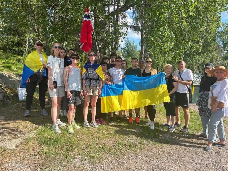 Прикарпатець організував благодійній забіг з прапорами у Норвегії (ФОТО)
