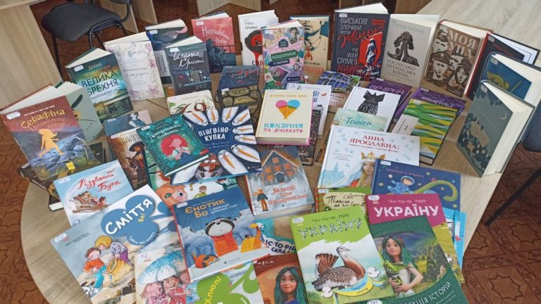 Замість книг російською: для калуських бібліотек закупили видань на 60 тисяч гривень (ФОТО)