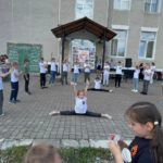 благодійний виступ школярів у Косові