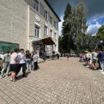 відвідувачі ярмарку у Косові