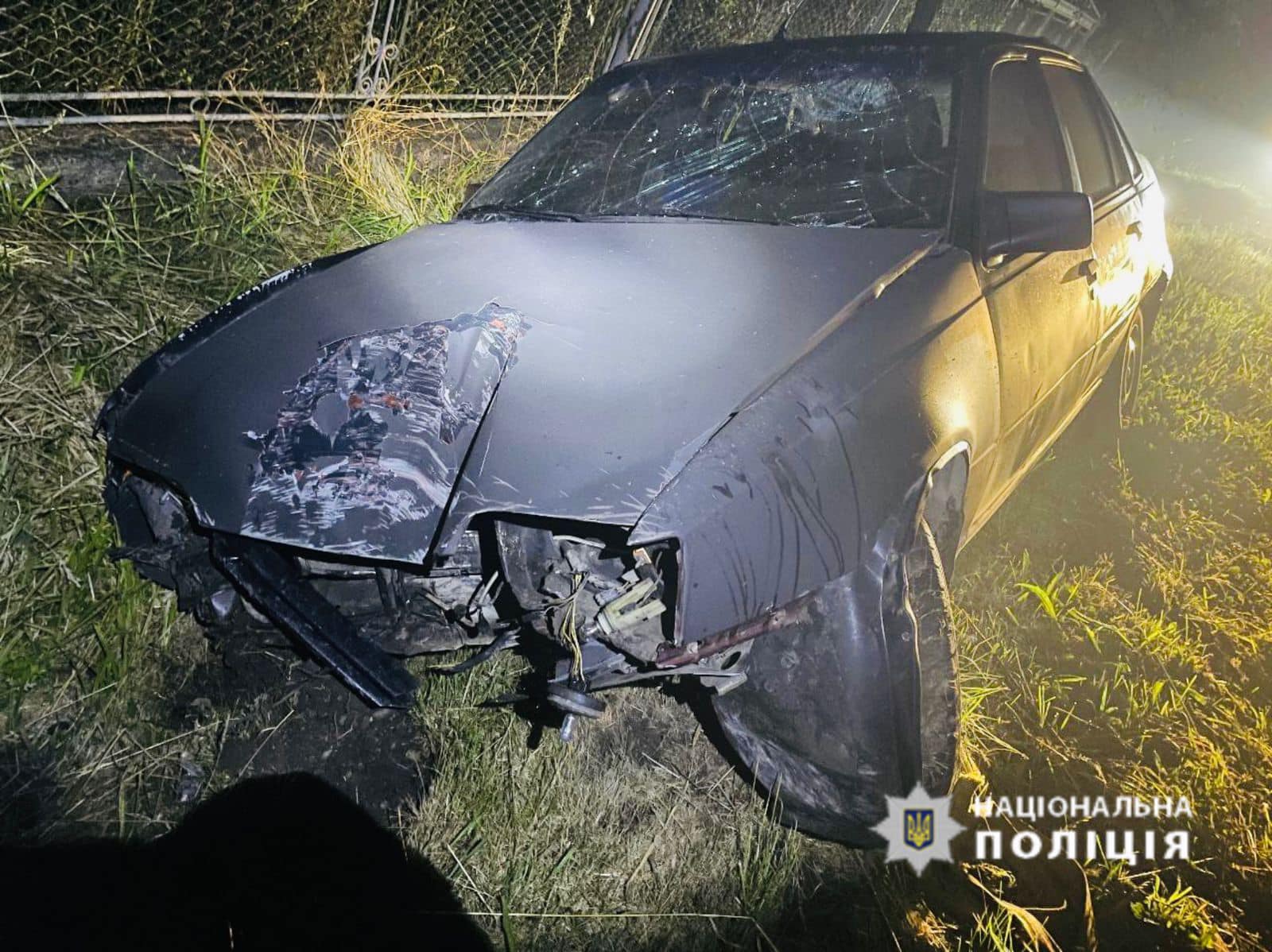 На Долинщині “Опель” зʼїхав у кювет: двоє пасажирів у лікарні (ФОТО)