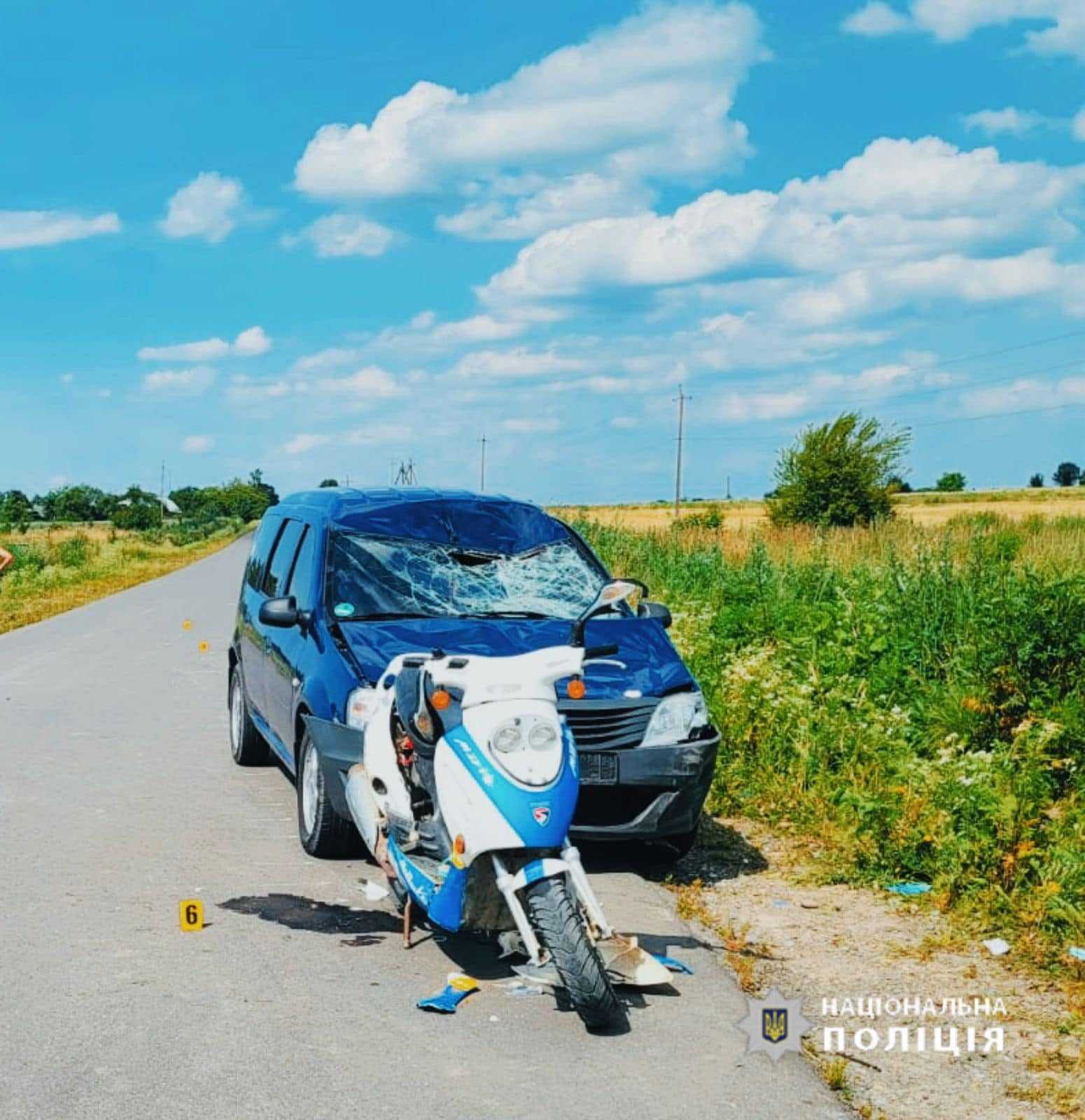 На Калущині зіткнулися мопед та Dacia Logan: двоє травмованих (ФОТО)