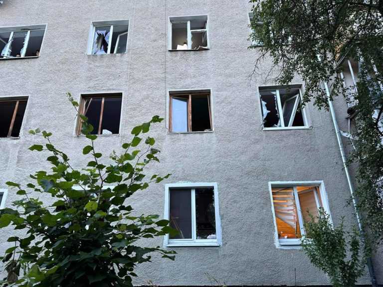 Пошкоджені вікна у 12-ти будинках, дитсадку, школі, вражений університет: деталі атаки на Івано-Франківськ