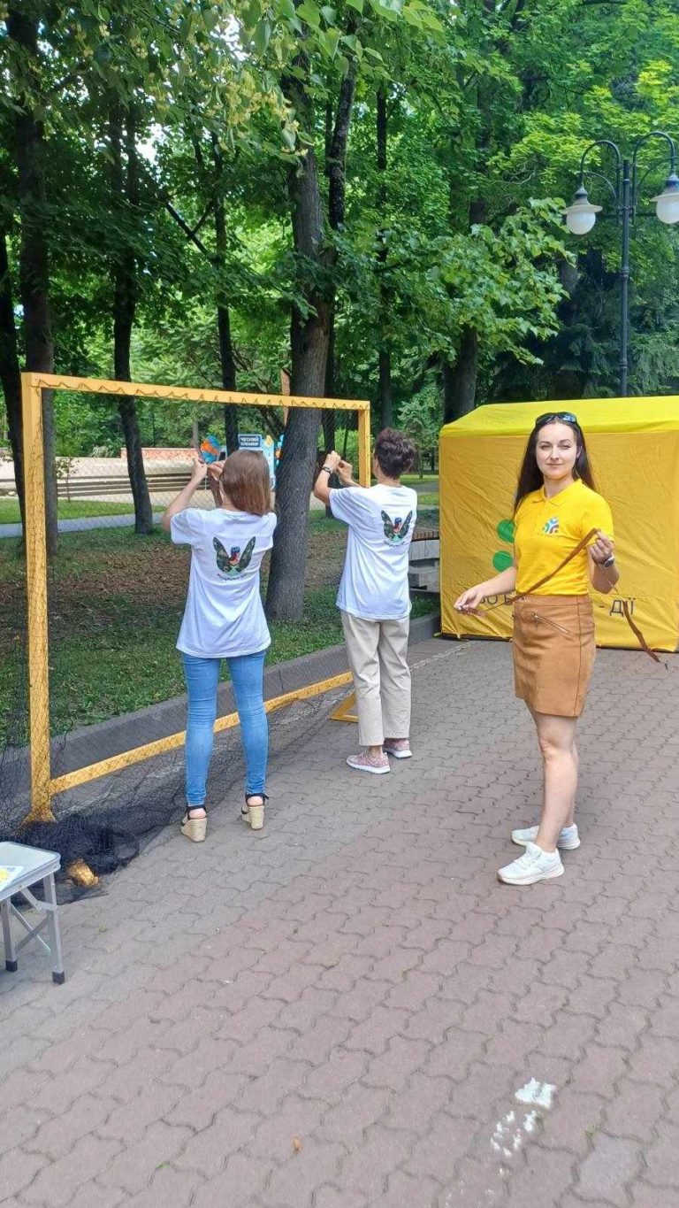 Літні локації плетіння сіток почали роботу: щосуботи на Валах та в парку Шевченка