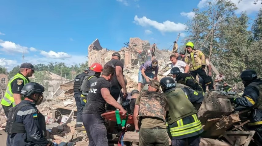 рф вдарила по Кривому Рогу: щонайменше 9 загиблих (ВІДЕО, ОНОВЛЕНО)