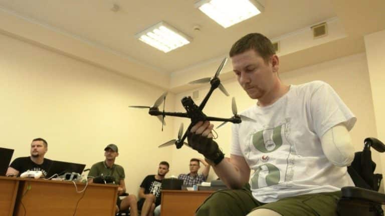 Втратив на війні три кінцівки, але не жагу до життя: історія 30-річного прикарпатця Максима Веприка