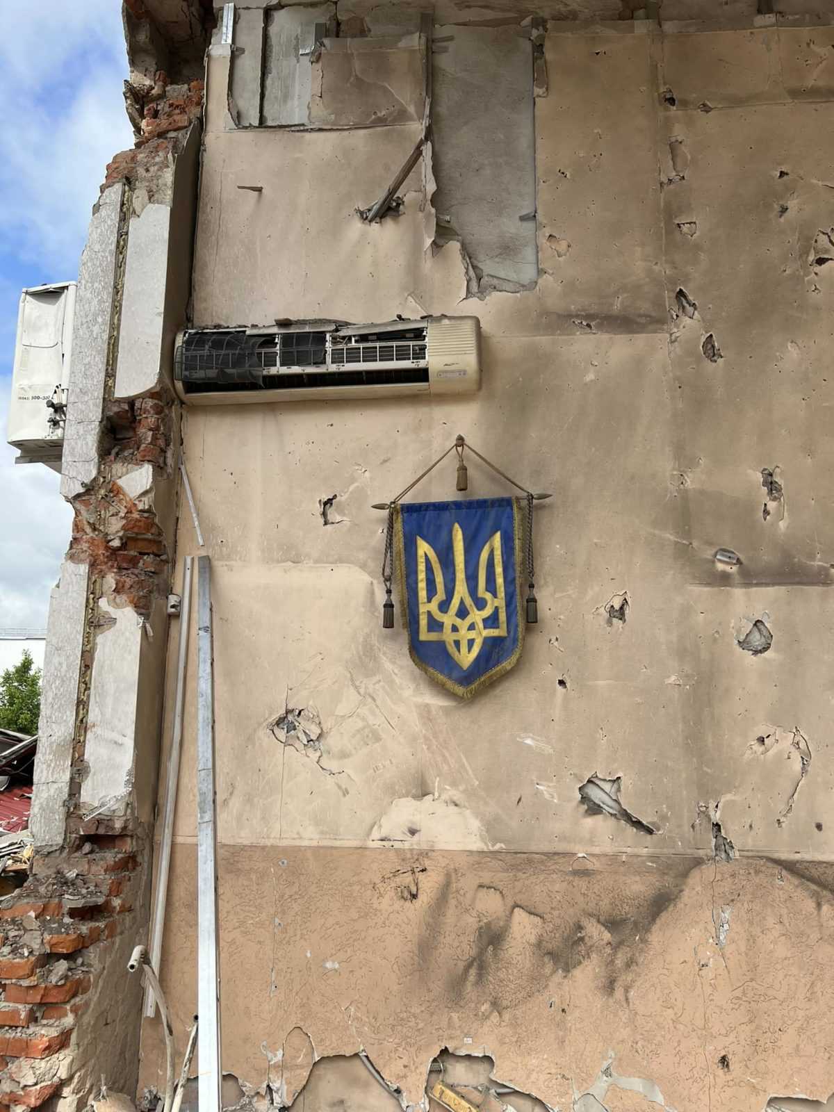 тризуб на місці обстрілу