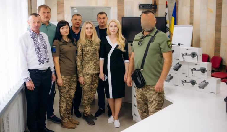 За кошт області: з Прикарпаття військовим передали “мавіків” на 2,5 мільйона гривень (ФОТО)