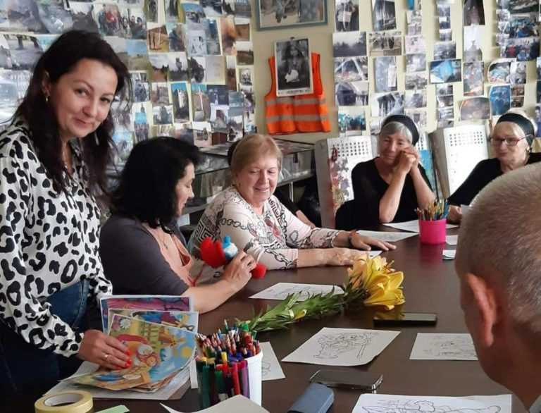 Казкотерапія і малювання: як у Калуші рідним загиблих воїнів допомагають долати горе (ФОТО)
