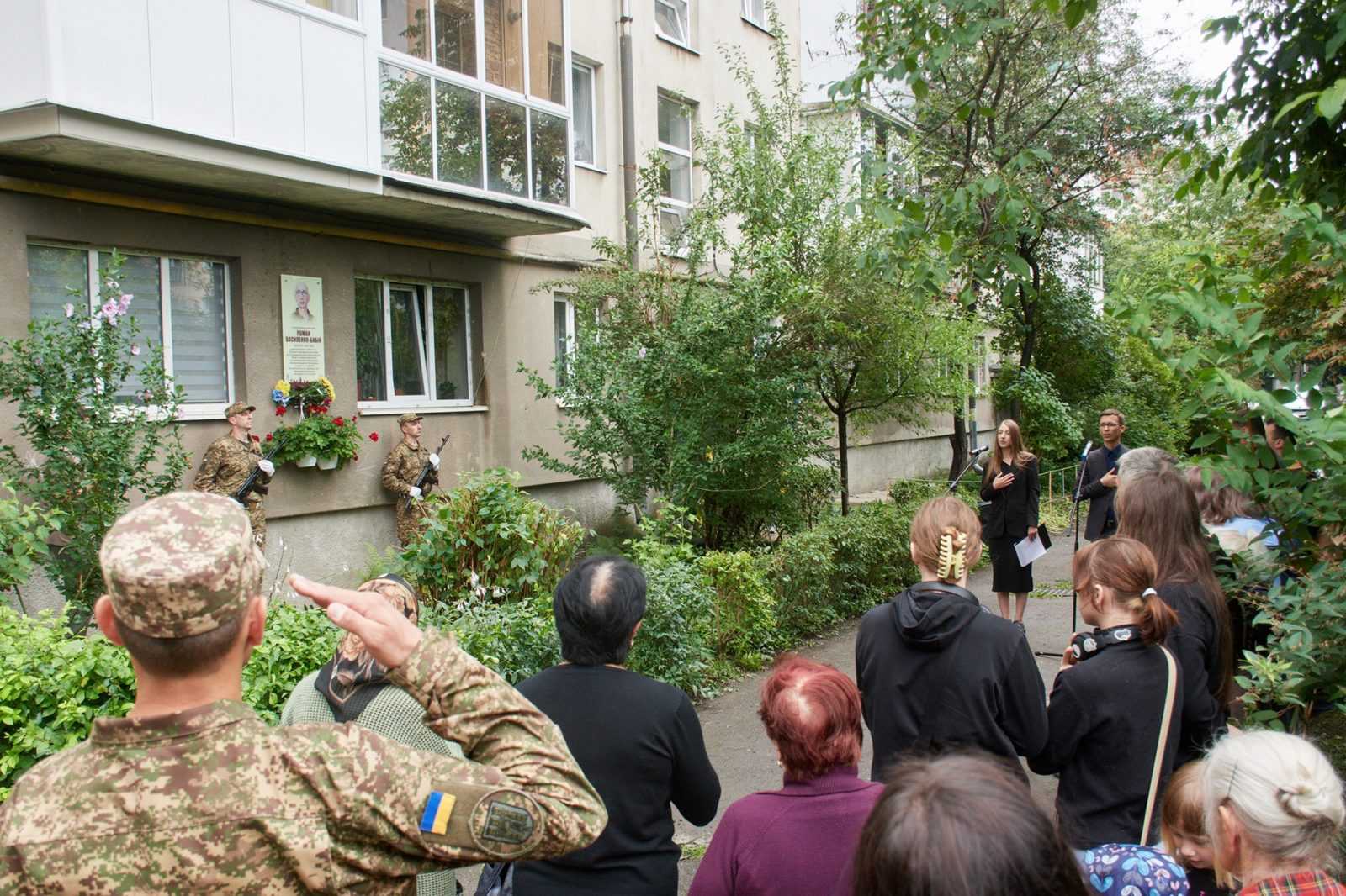 У Франківську відкрили анотаційну дошку воїну Роману Василенко-Бабію (ФОТО)