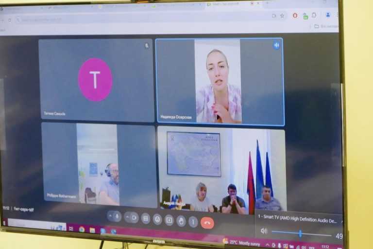 Швейцарська енергетична компанія надасть 150 сонячних панелей для Калуської ЦРЛ (ФОТО)