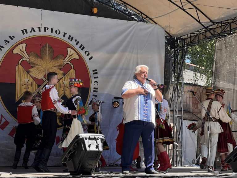 У палаці Потоцьких розпочався обласний фестиваль патріотичної пісні