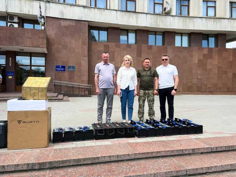 Прикарпаття передало 24 акумулятори та зарядну станцію воїнам, що захищають небо