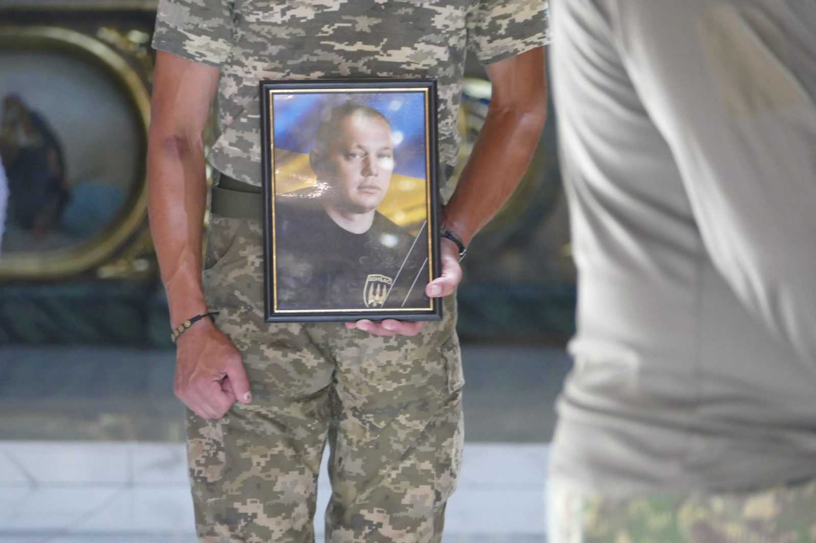 10 років боротьби за життя: Калуська громада попрощалася з воїном Олегом Івахнюком (ФОТО)