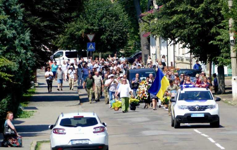 На Калущині попрощалися з загиблим захисником Романом Пукішем (ФОТО)