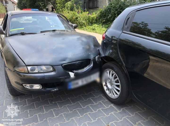 У Франківську п’яний водій “Мазди” врізався в “Альфа Ромео” (ФОТОФАКТ)